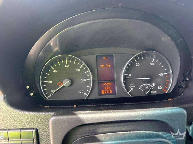 2015-mercedes-benz-sprinter-3500-image-11