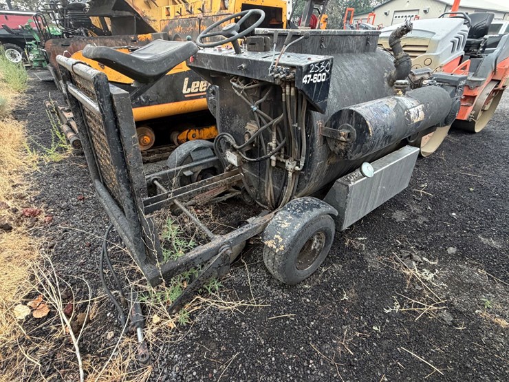 #2530-•-self-propelled-tar-wagon-image-3