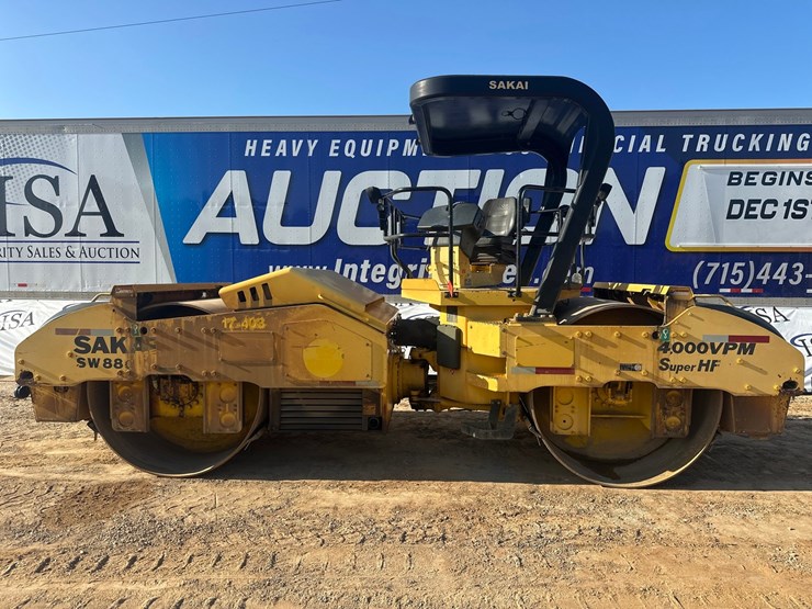 #2410-•-2015-sakia-sw880-double-drum-smooth-roller-compactor-image-2