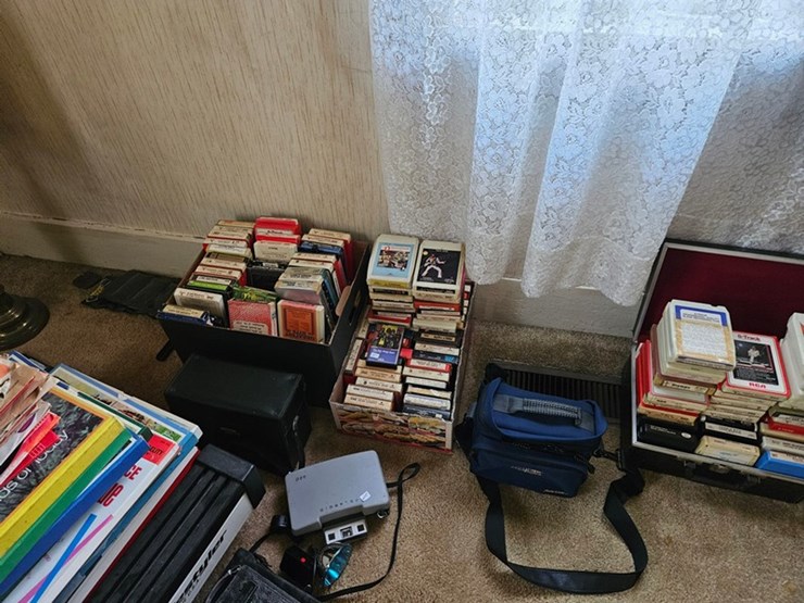 #8001-•-live-on-the-ground-house-hold-items-image-34