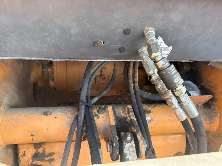 #2483-•-2009-case-570mxt-series-3-skip-loader-image-28