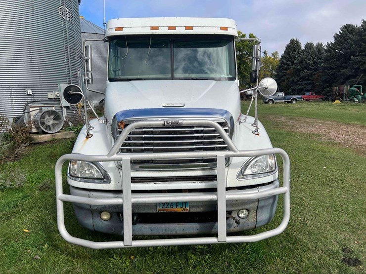 2002-freightliner-columbia-120-image-15
