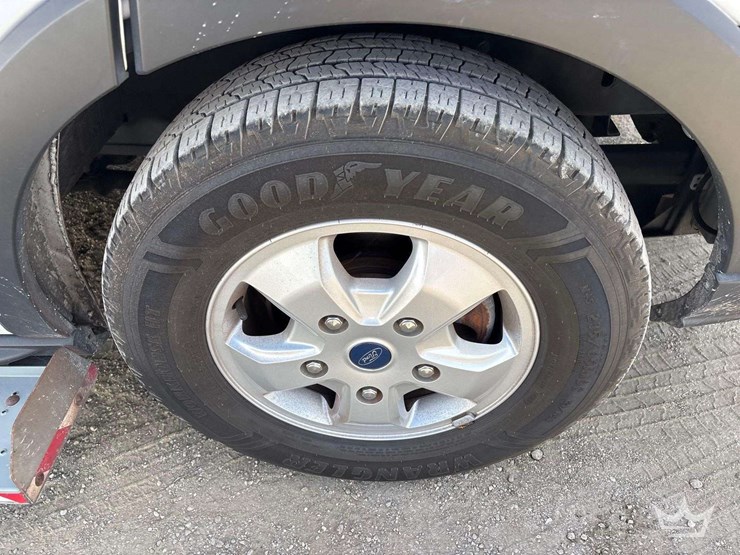 2019-ford-transit-image-24
