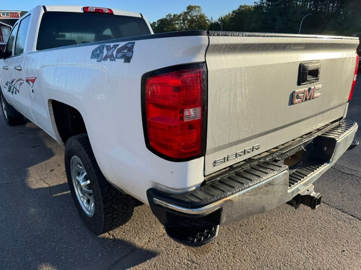 2015-chevrolet-3500hd-image-16