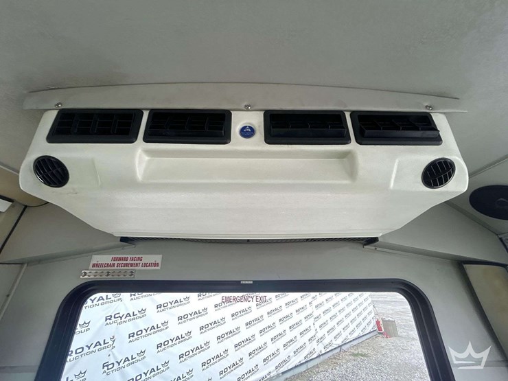 2017-ford-e450-image-14