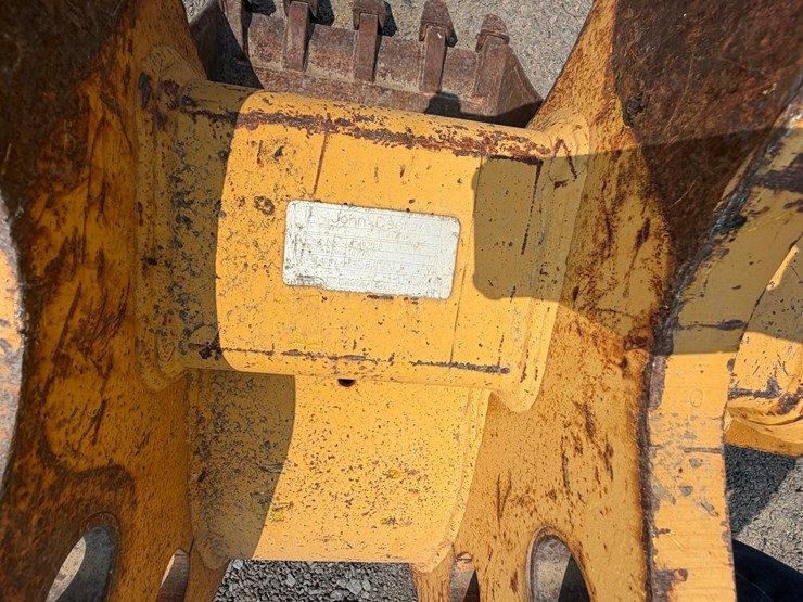 2016-deere-410l-image-44