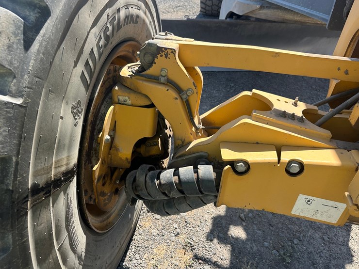 2013-deere-872gp-image-21