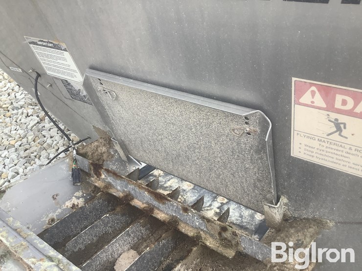 new-leader-l3220g-multapplier-fertilizer-box-image-14
