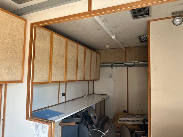 #2489-•-1990-calumet-mmt449l-lab-trailer-image-30