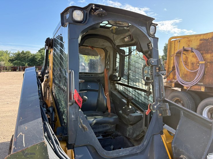 2021-deere-330g-image-19