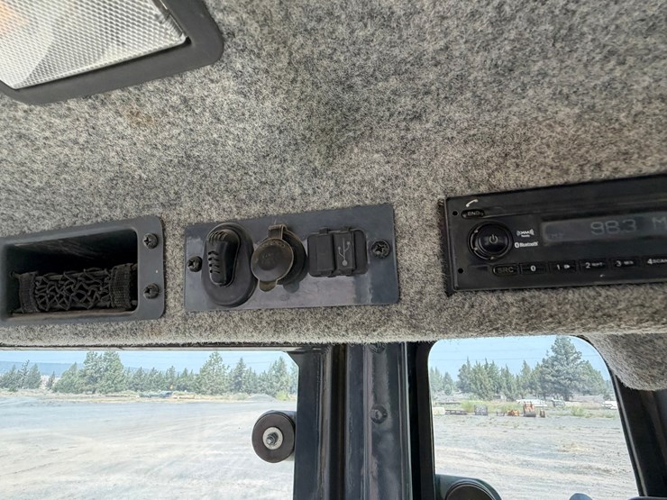 2016-deere-410l-image-79