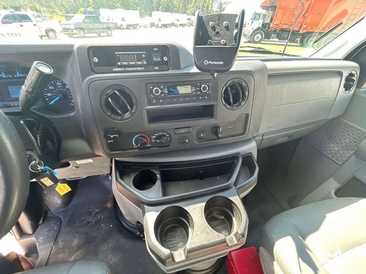 2023-ford-e350-image-27