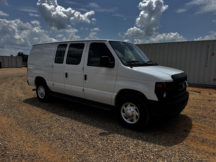 #8733-•-2012-ford-econoline-van-image-7