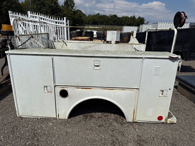 #6089-•-8'-altec-service-bed-image-8