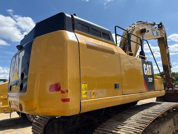 2019-caterpillar-352f-image-70