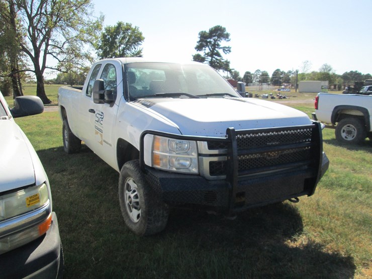2013-chevrolet-2500hd-image-2