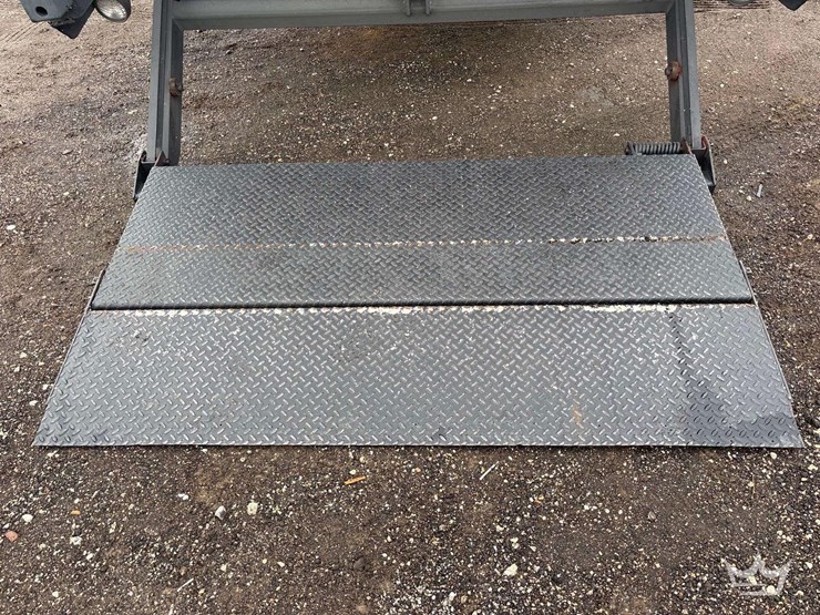 2004-ford-f650-image-19
