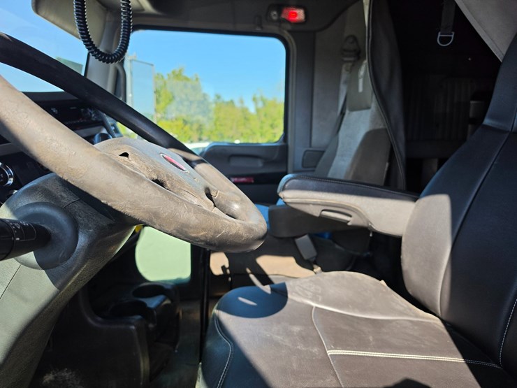 2018-kenworth-t800-image-65