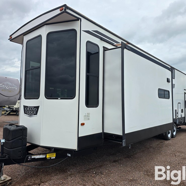 2022 Forest River Wildwood Grand Lodge 42FLDL T/A Destination Trailer
