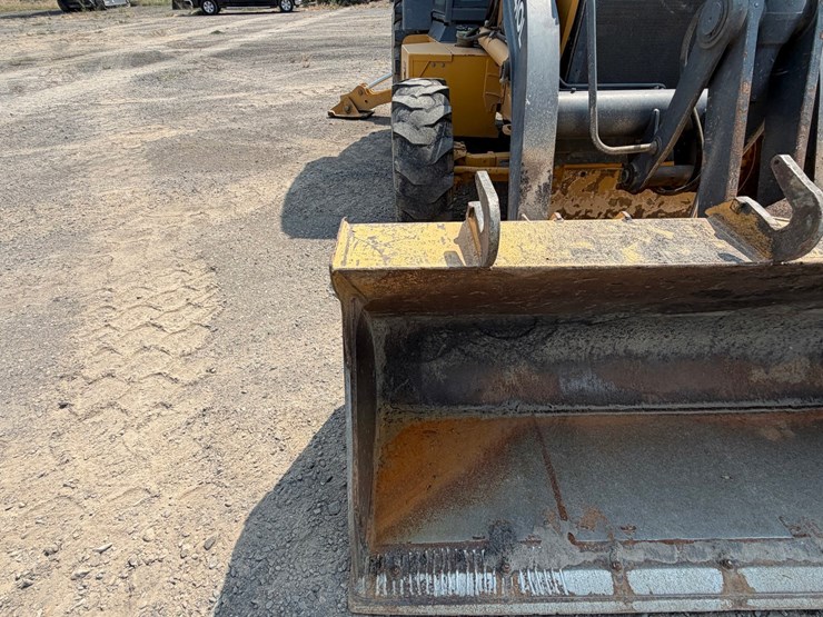 2016-deere-410l-image-17