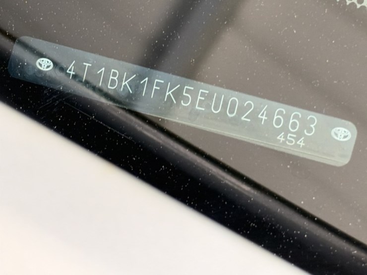 2014-toyota-camry-sdn-image-21