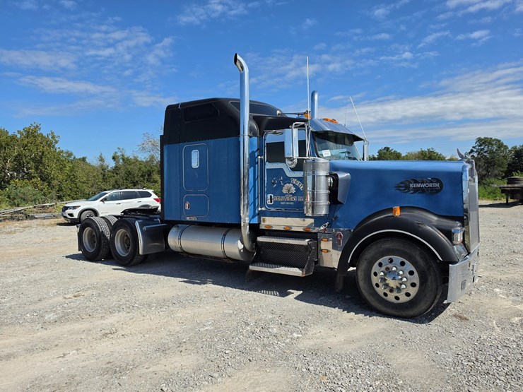 2003-kenworth-w900-image-29