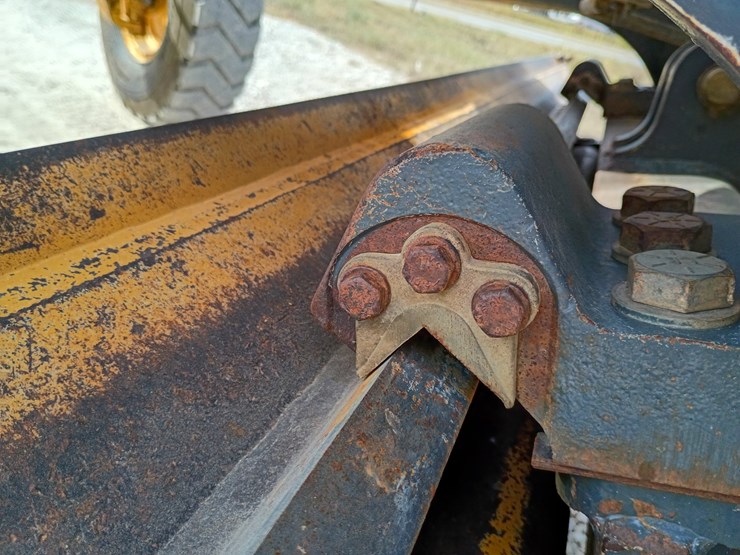 2008-deere-670d-image-34