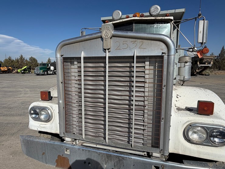 #2532-•-kenworth-w928-tandem-axle-dump-truck-image-14