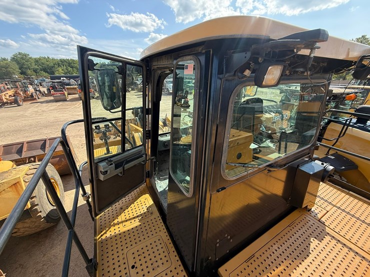 2017-caterpillar-988k-image-135