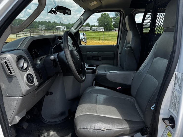 #8733-•-2012-ford-econoline-van-image-12