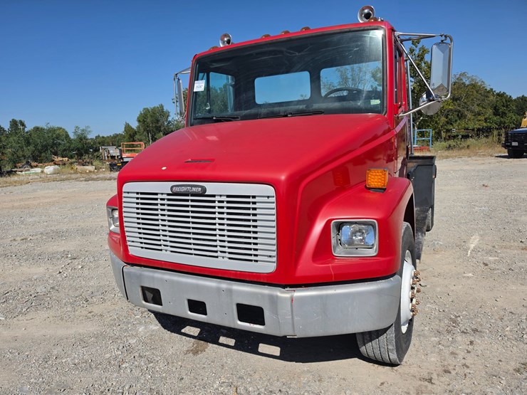 1997-freightliner-fl70-image-2