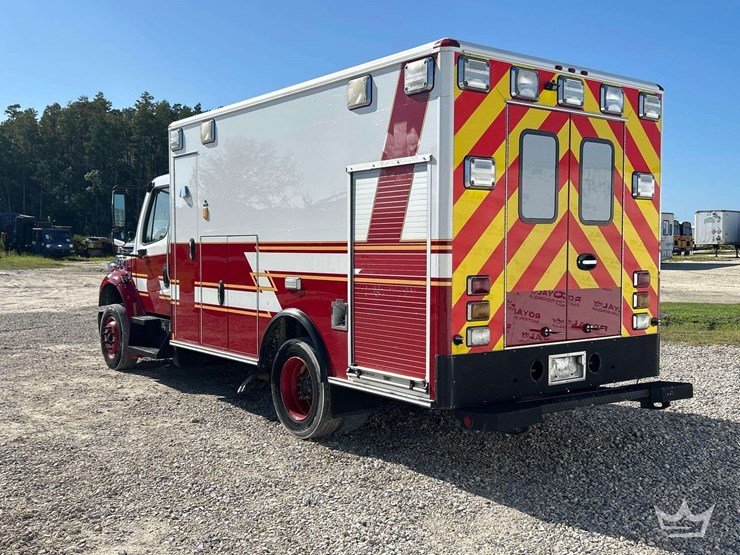 2016-freightliner-m2-106-image-4