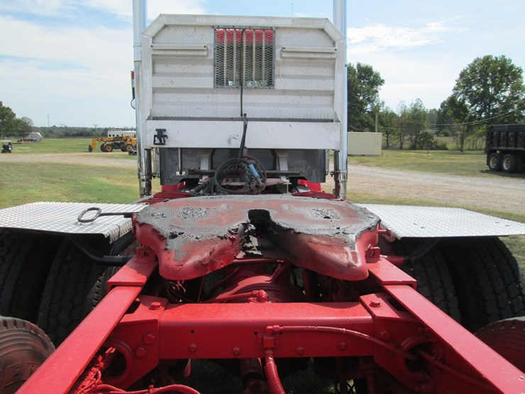 2006-peterbilt-389-image-10