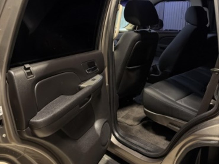 2012-chevrolet-tahoe-image-25