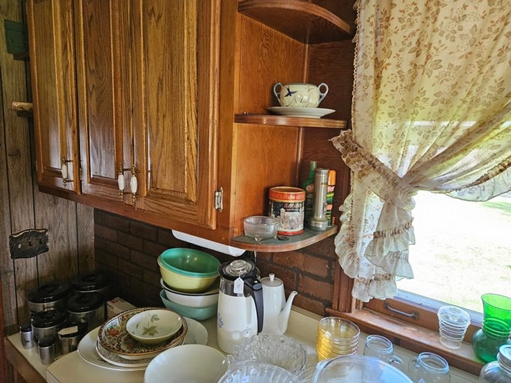 #8001-•-live-on-the-ground-house-hold-items-image-16