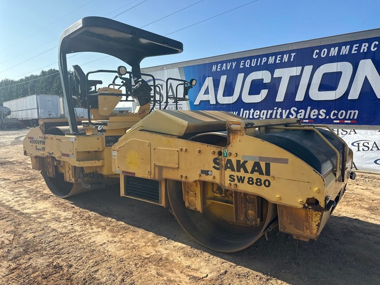 #2410-•-2015-sakia-sw880-double-drum-smooth-roller-compactor-image-7