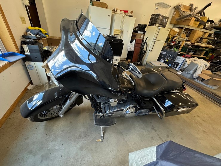 #1922-•-2011-harley-davidson-electra-glide-classic-motorcycle-image-2