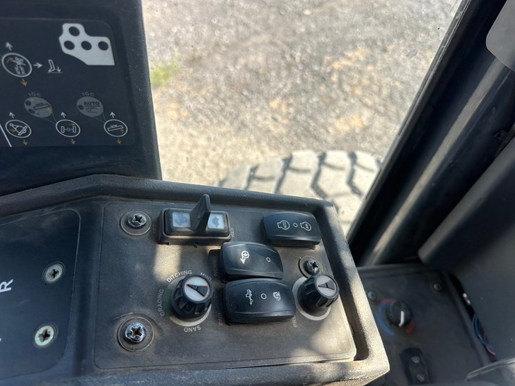 2013-deere-872gp-image-63