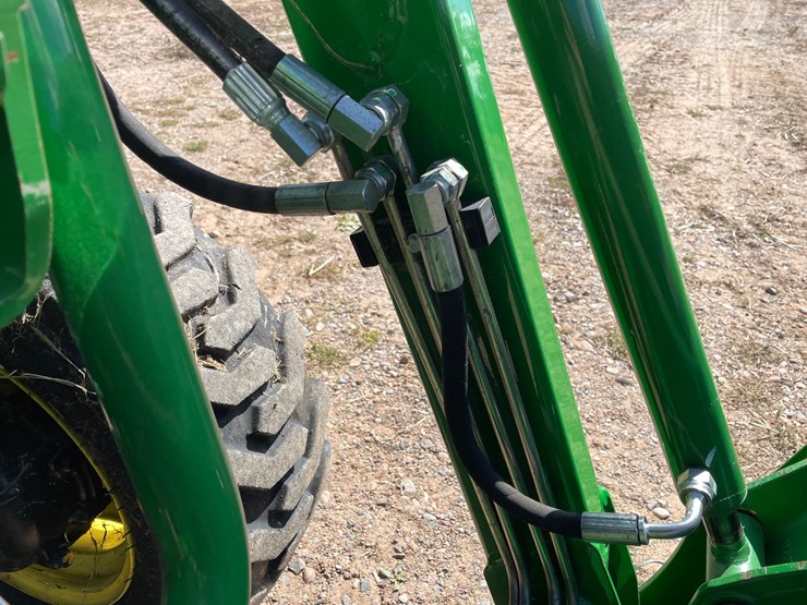 2025-john-deere-2025r-image-29