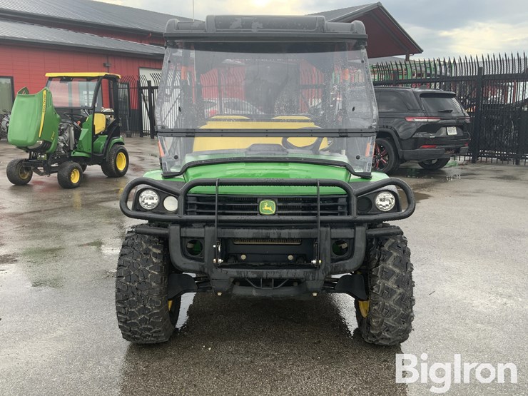 2022-john-deere-gator-image-2