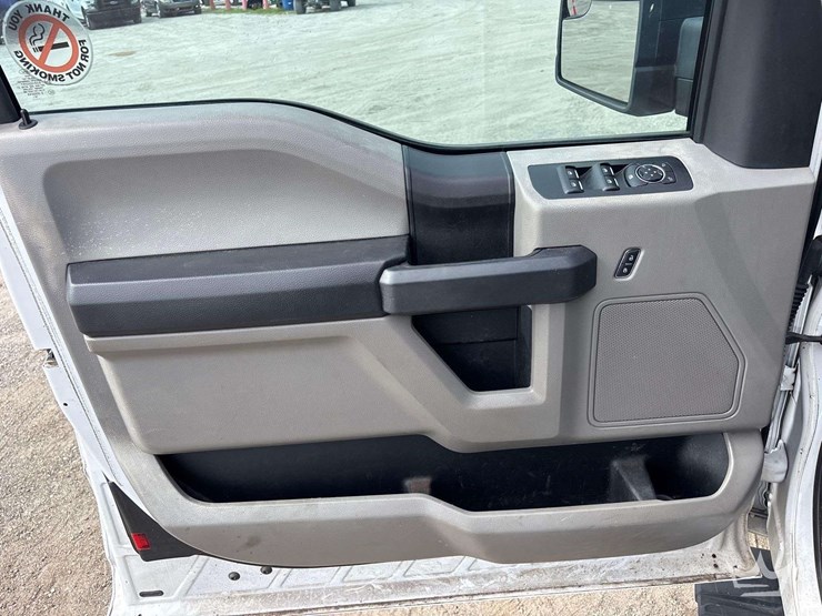 2017-ford-f150-image-12