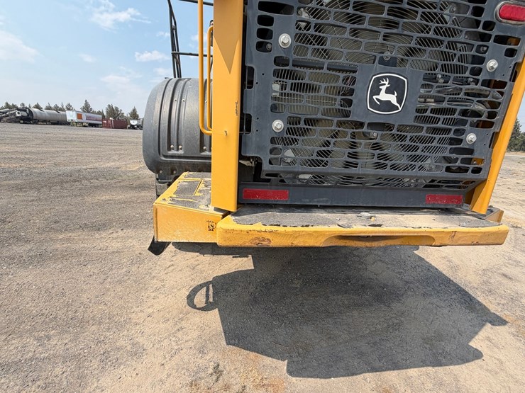 2019-deere-744k-image-53