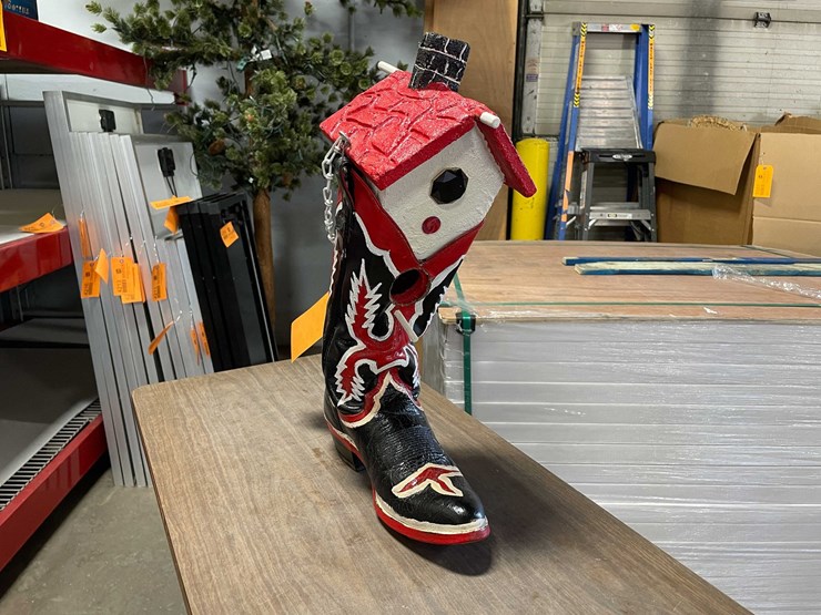 #4073-•-vintage-cowboy-boot-birdhouse-(cw)-image-1