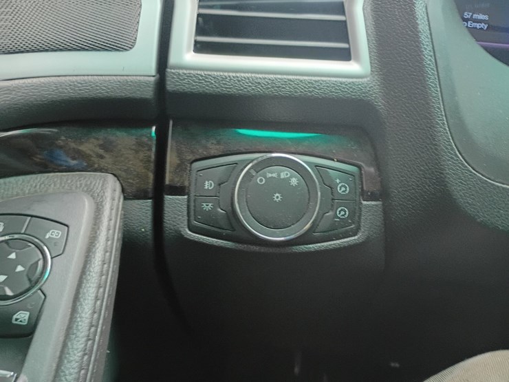 2013-ford-explorer-image-53