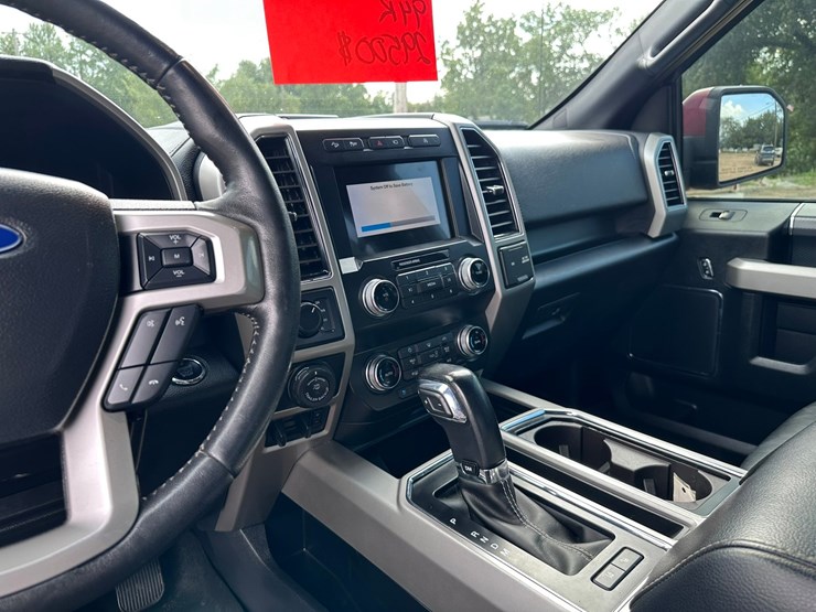2019-ford-f150-lariat-image-16