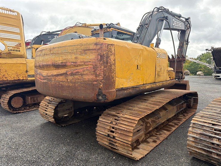 deere-200d-lc-image-5