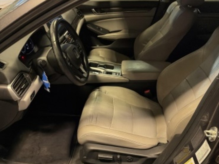 2018-honda-accord-sdn-image-22