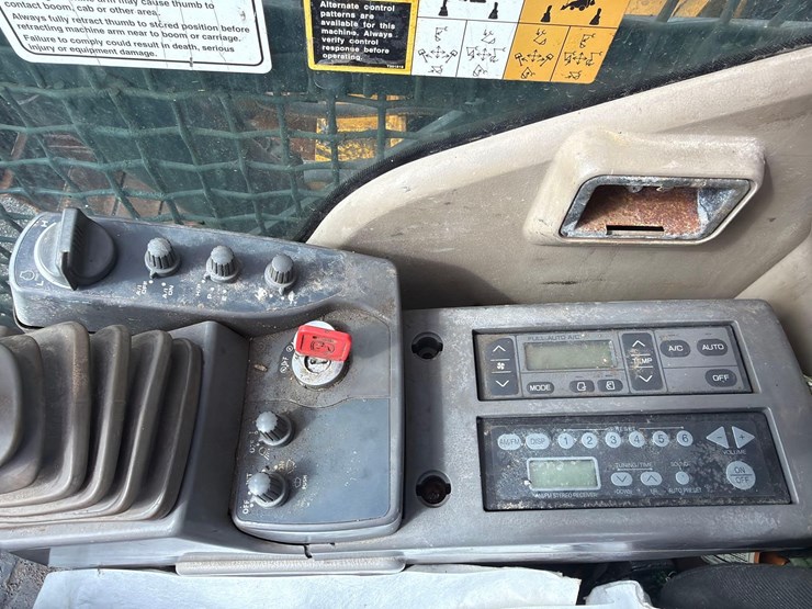 deere-225d-lc-image-25