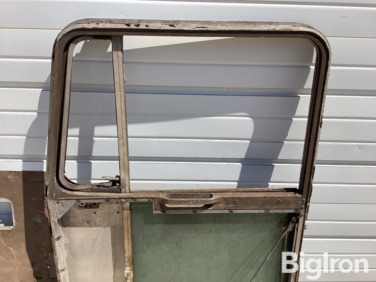 kenworth-post-1973-passenger-side-bottom-latch-door-image-11