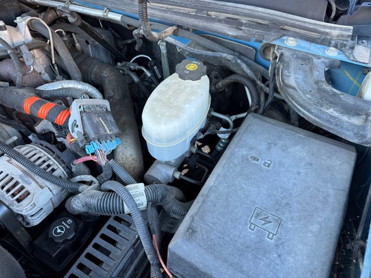 2013-chevrolet-3500-image-49